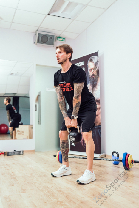 Гиря 8 кг с хромированной ручкой полиуретановая (CPU) Original FitTools Гиря 8 кг с хромированной ручкой полиуретановая (CPU) Original FitTools