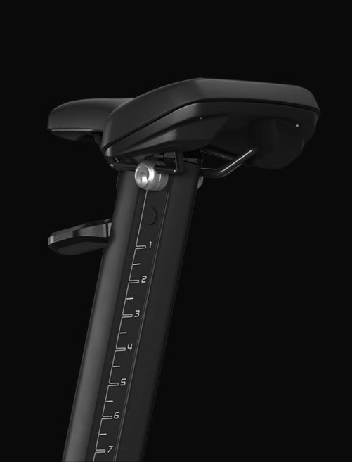 Вертикальный велотренажер Matrix Onyx Upright Cycle Вертикальный велотренажер Matrix Onyx Upright Cycle